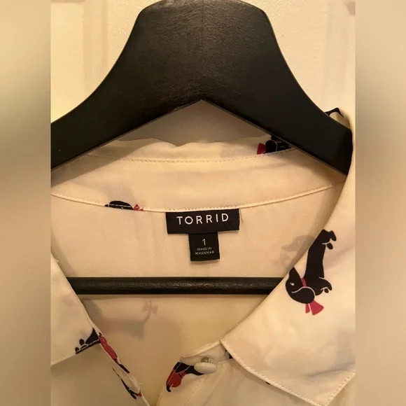 Torrid Ivory Madison Georgette Dachshund DOG Print Top Size 1 Classic Fit - Picture 5 of 9